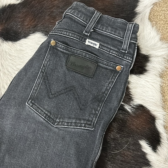Women’s Black Wranglers - Picture 2 of 5